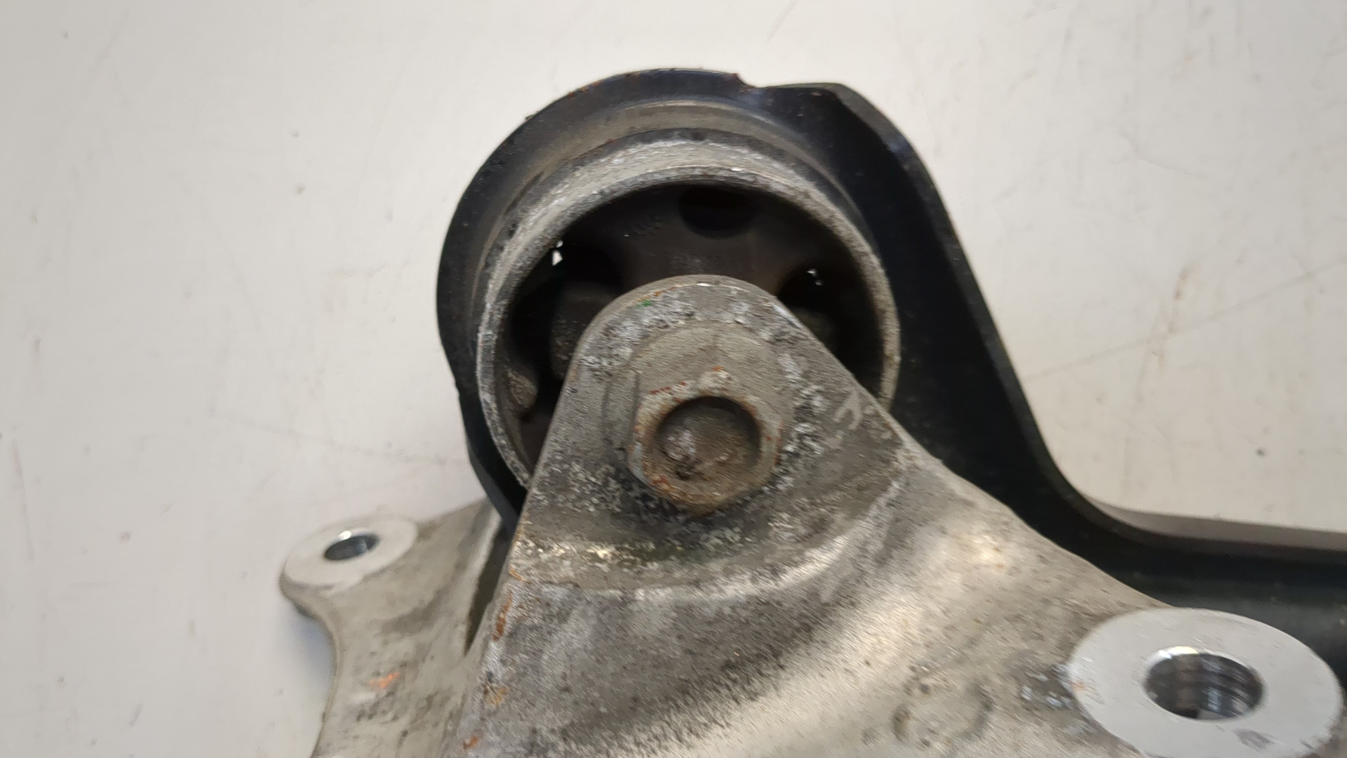 Рычаг задний левый