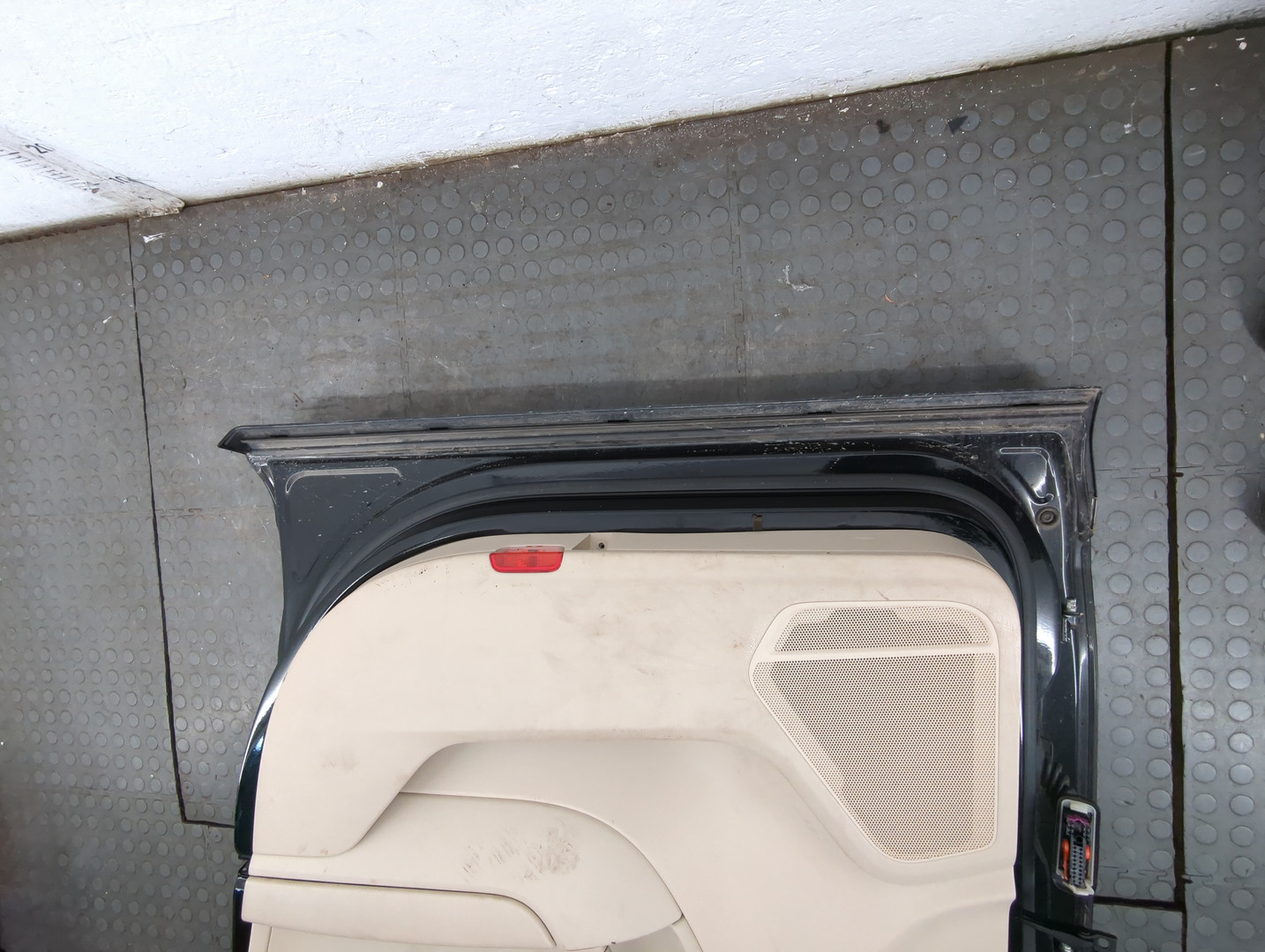 Дверь передняя правая