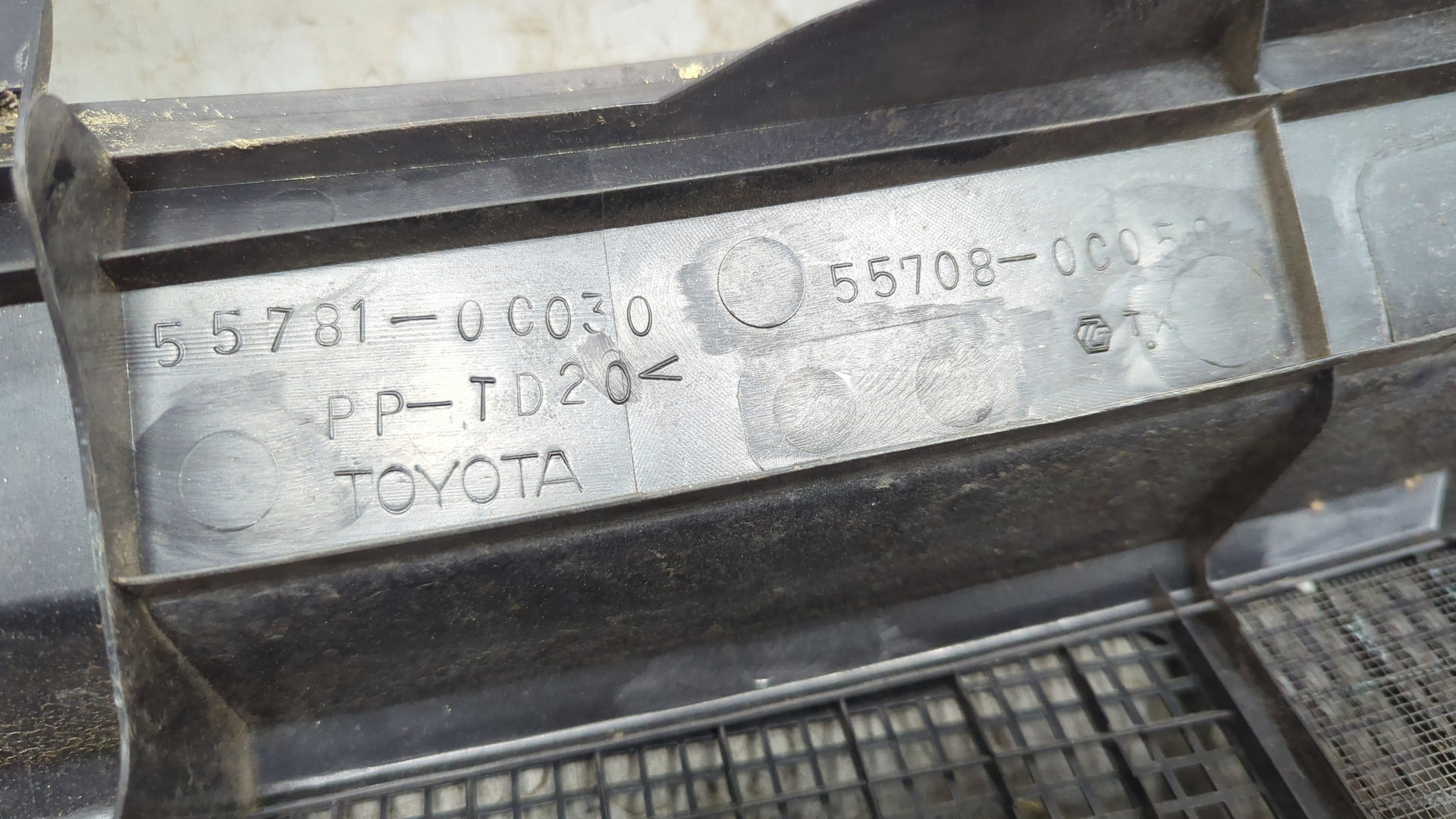 Решетка стеклоочистителей (Жабо)