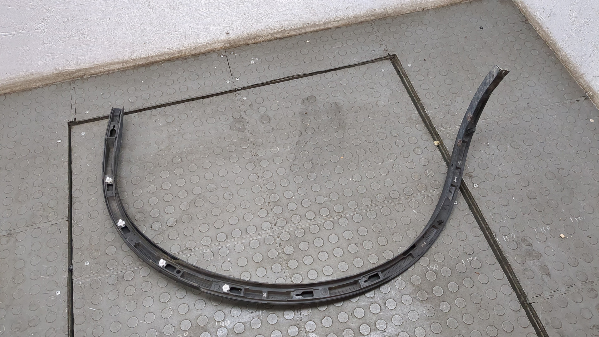 Накладка заднего крыла левого