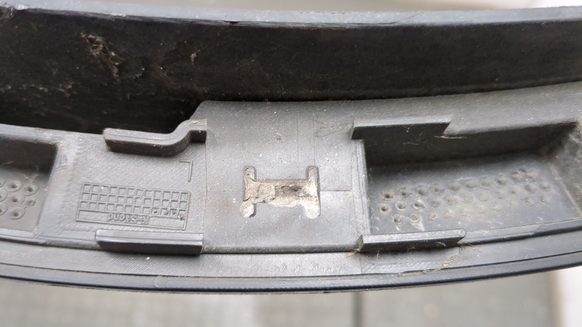 Накладка заднего крыла левого