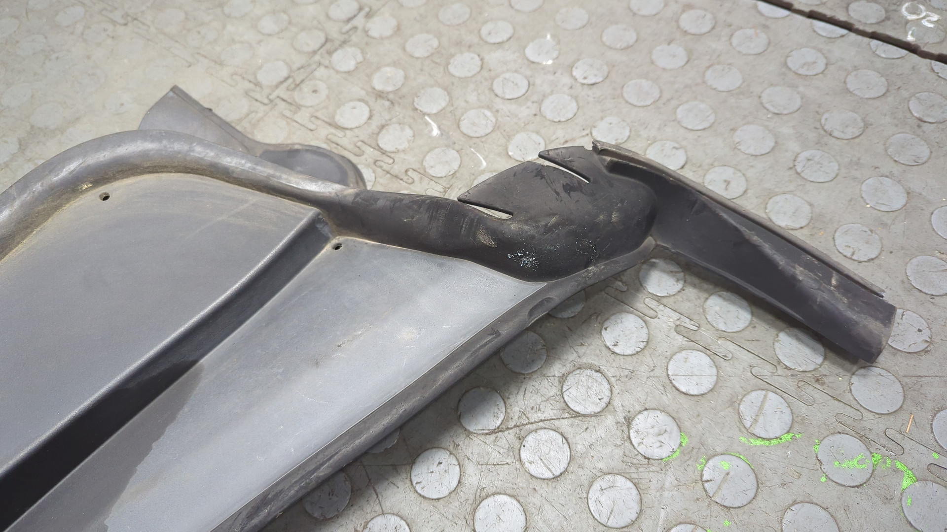 Решетка стеклоочистителей (Жабо)