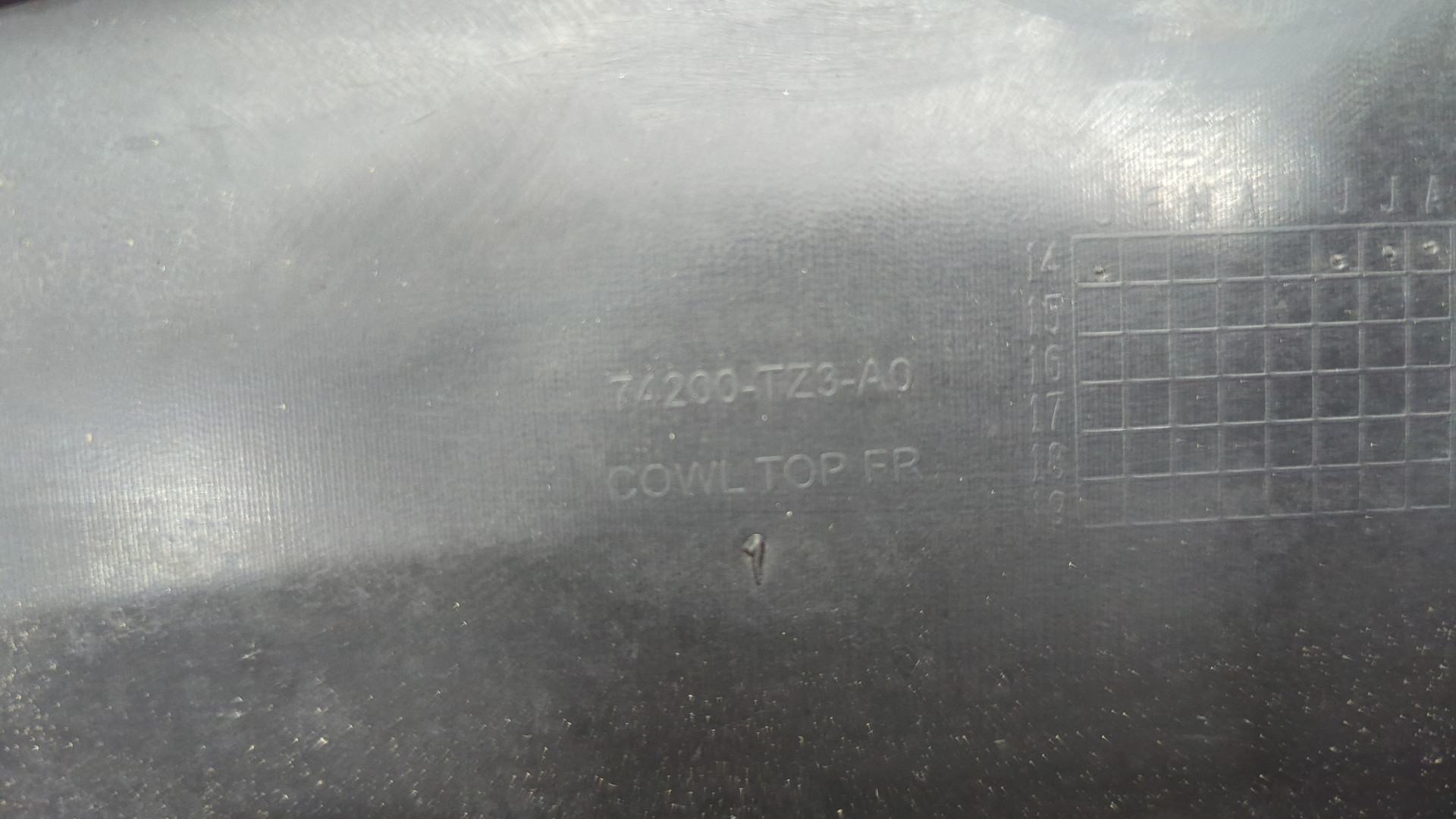 Решетка стеклоочистителей (Жабо)