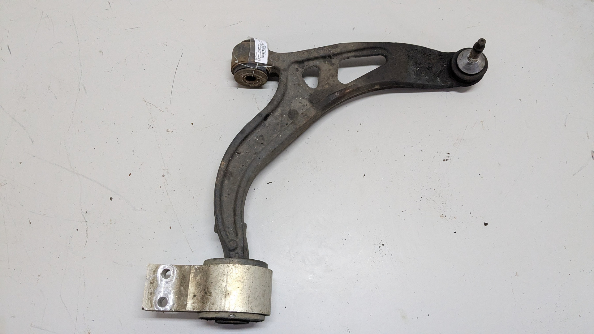 Рычаг передний правый