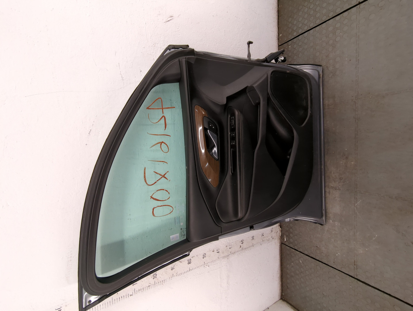 Дверь передняя левая