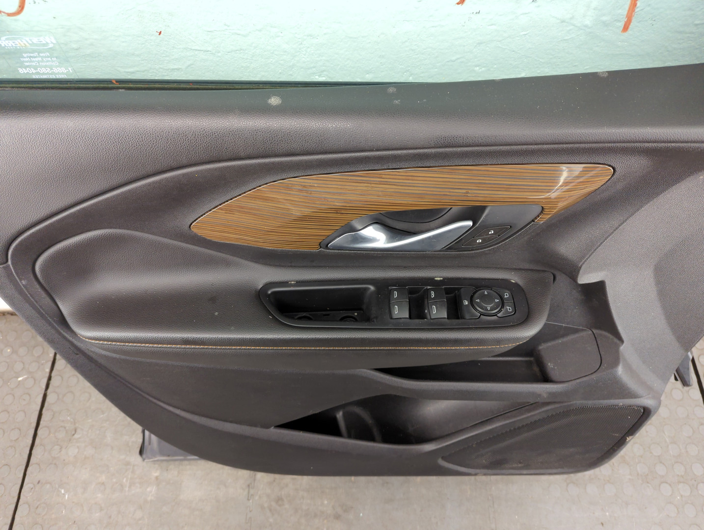 Дверь передняя левая