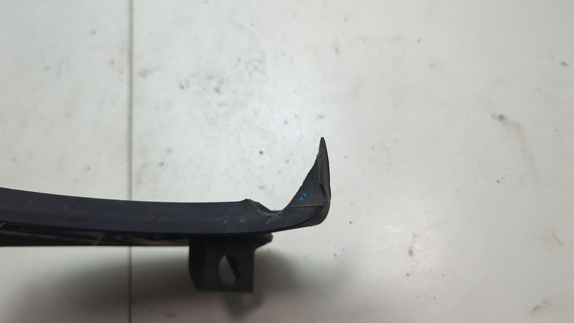 Кронштейн фар левый