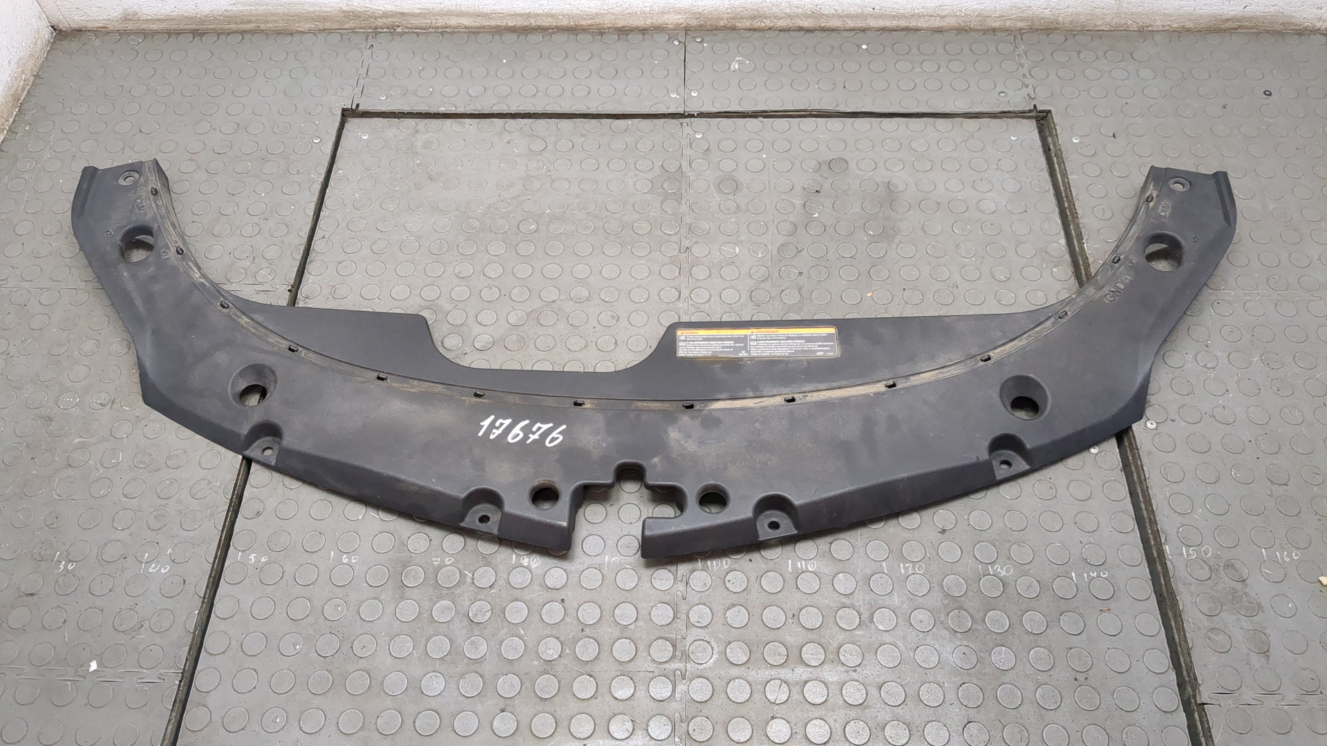 Кожух замка капота