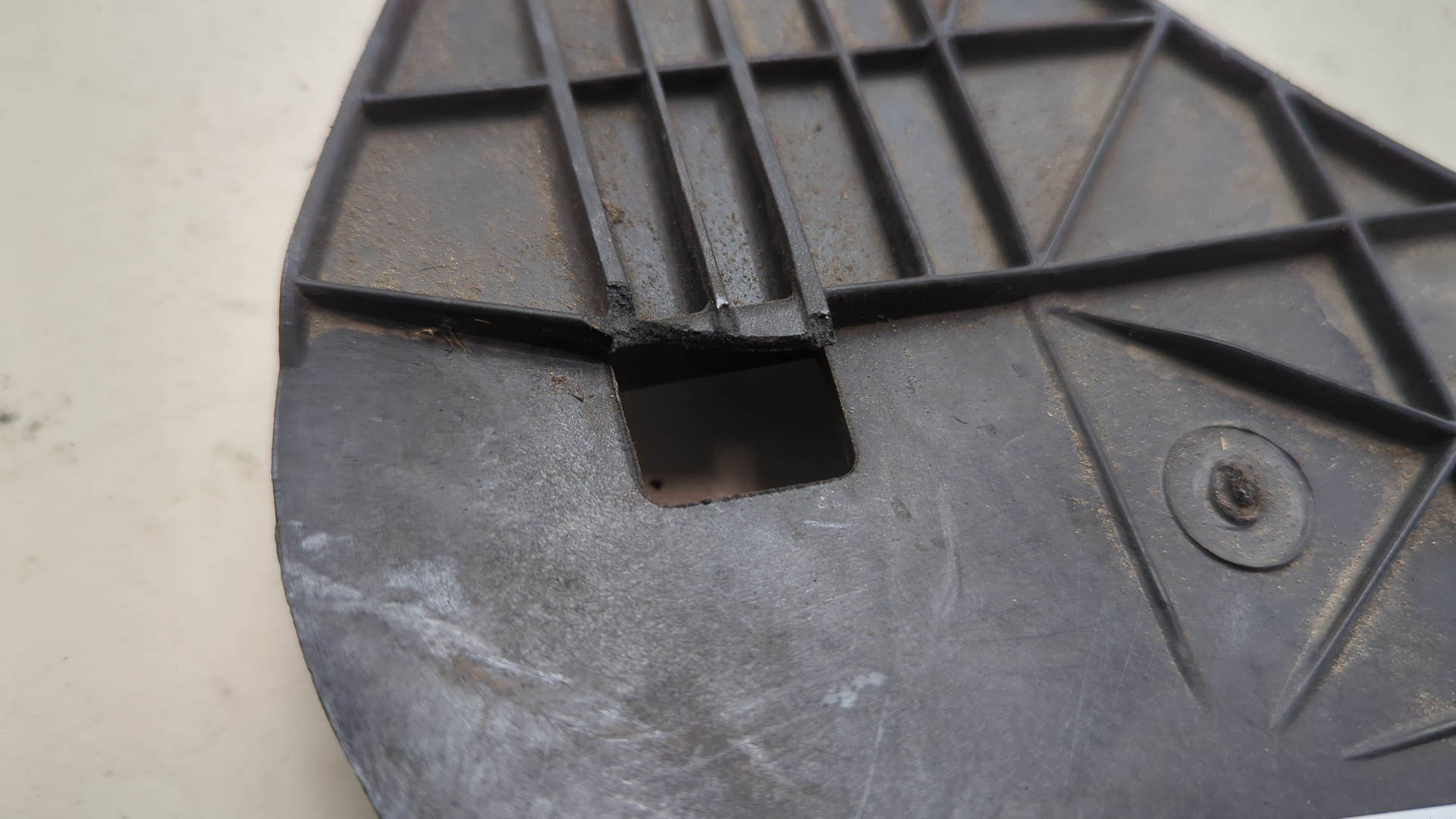 Кронштейн фар правый