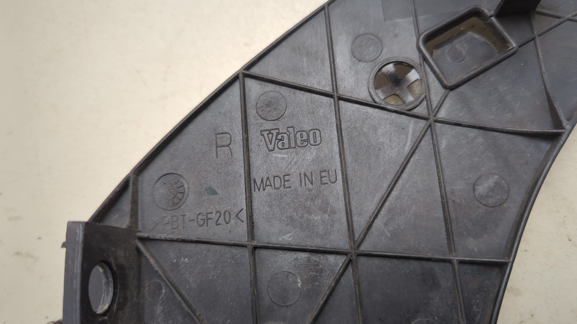 Кронштейн фар правый