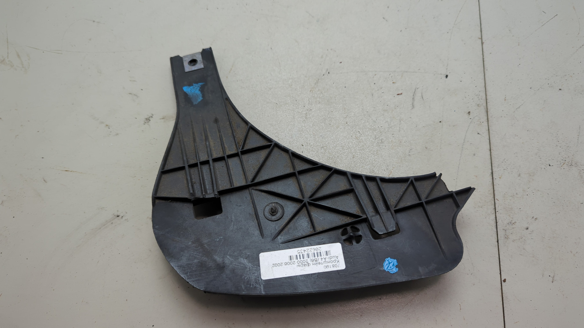 Кронштейн фар правый