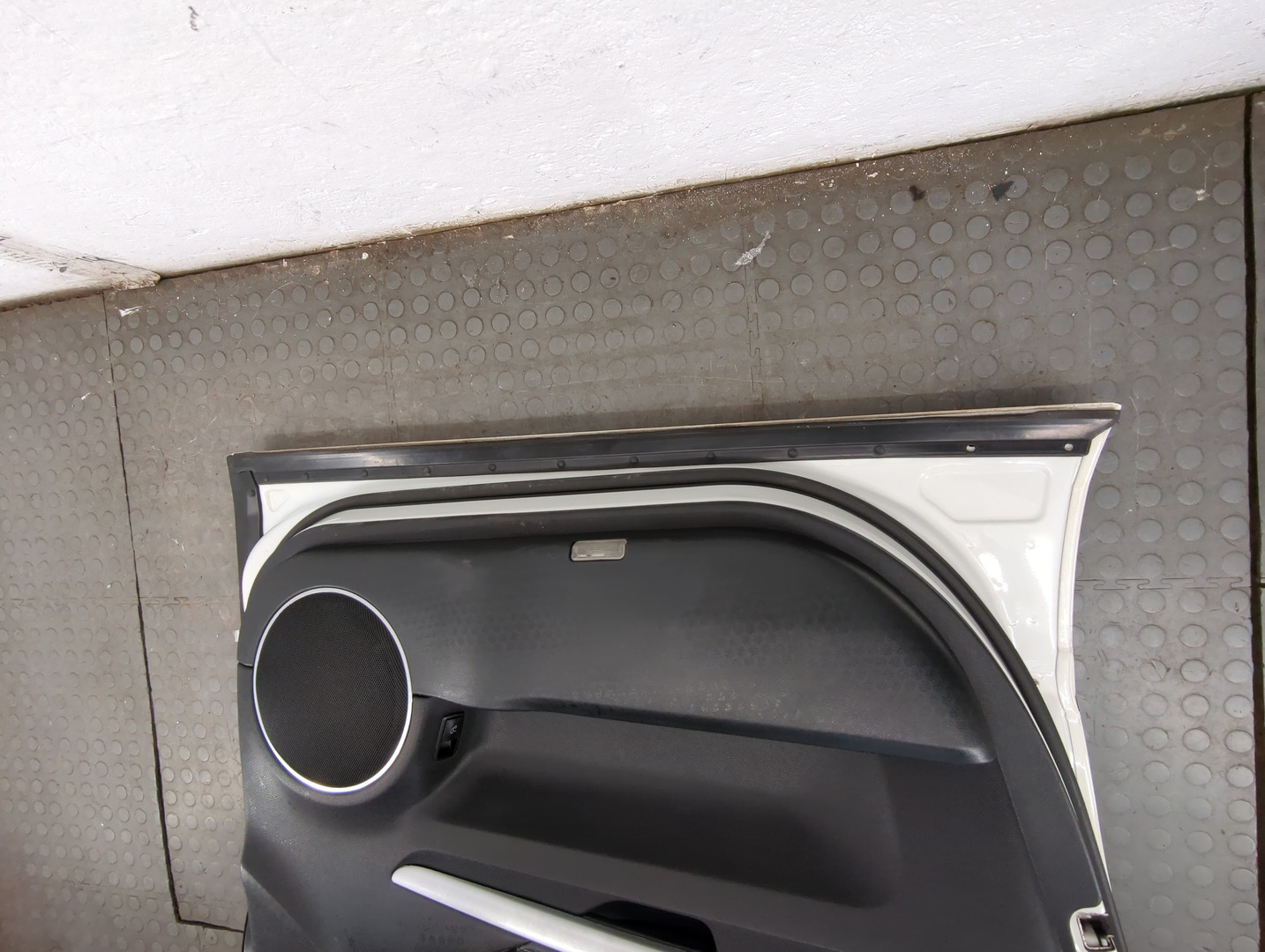 Дверь передняя левая