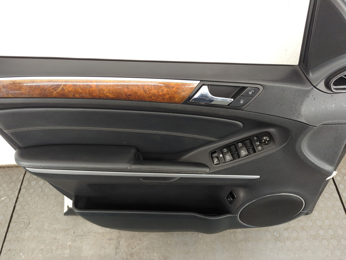 Дверь передняя левая