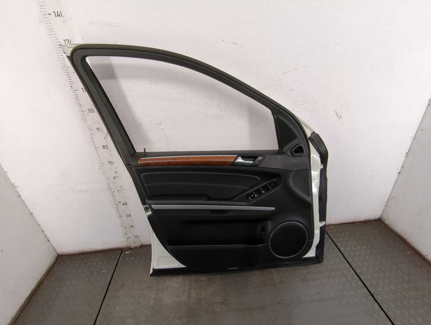 Дверь передняя левая