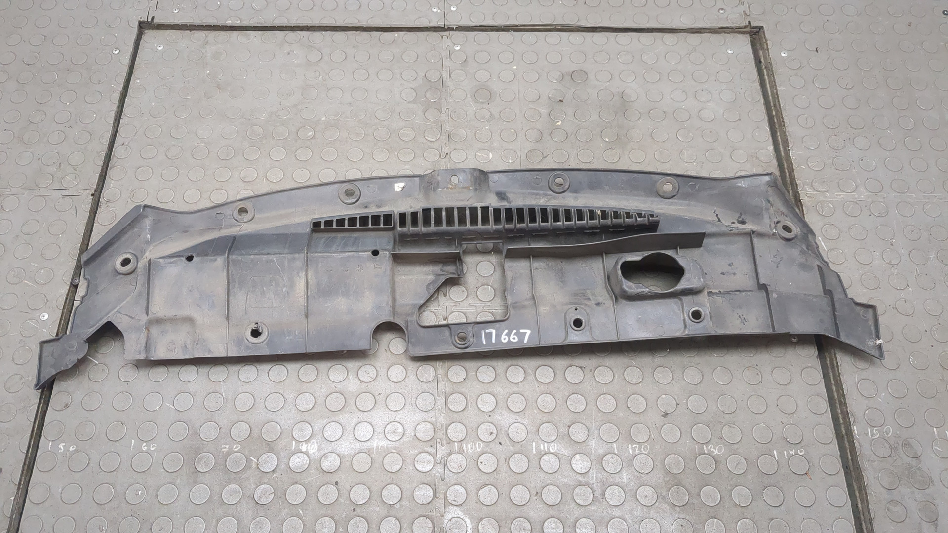 Кожух замка капота