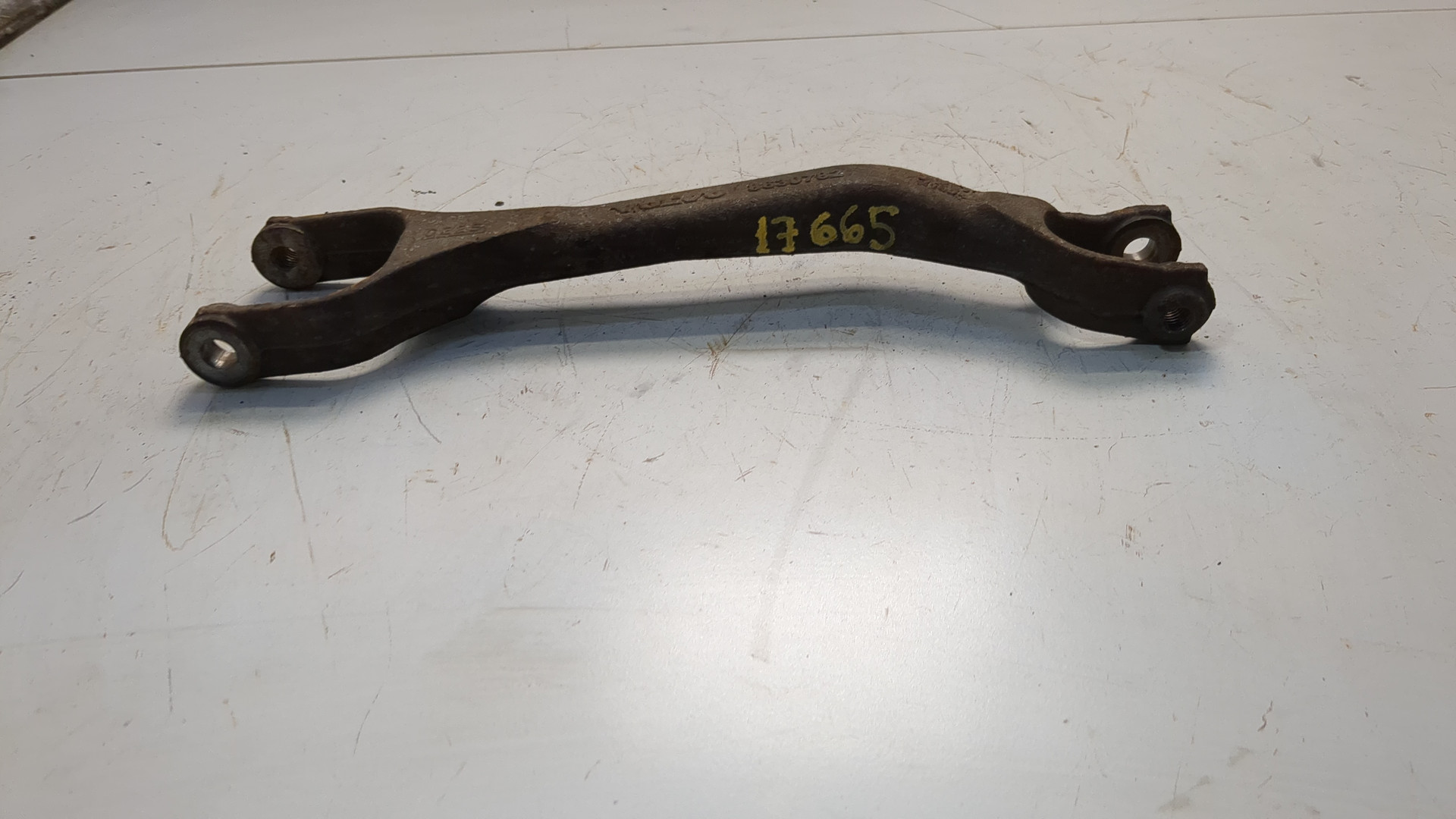 Рычаг задний левый