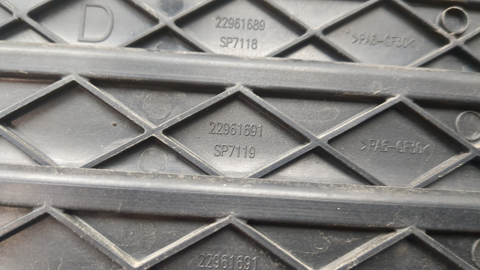 Жалюзи (воздуховод) бампера переднего