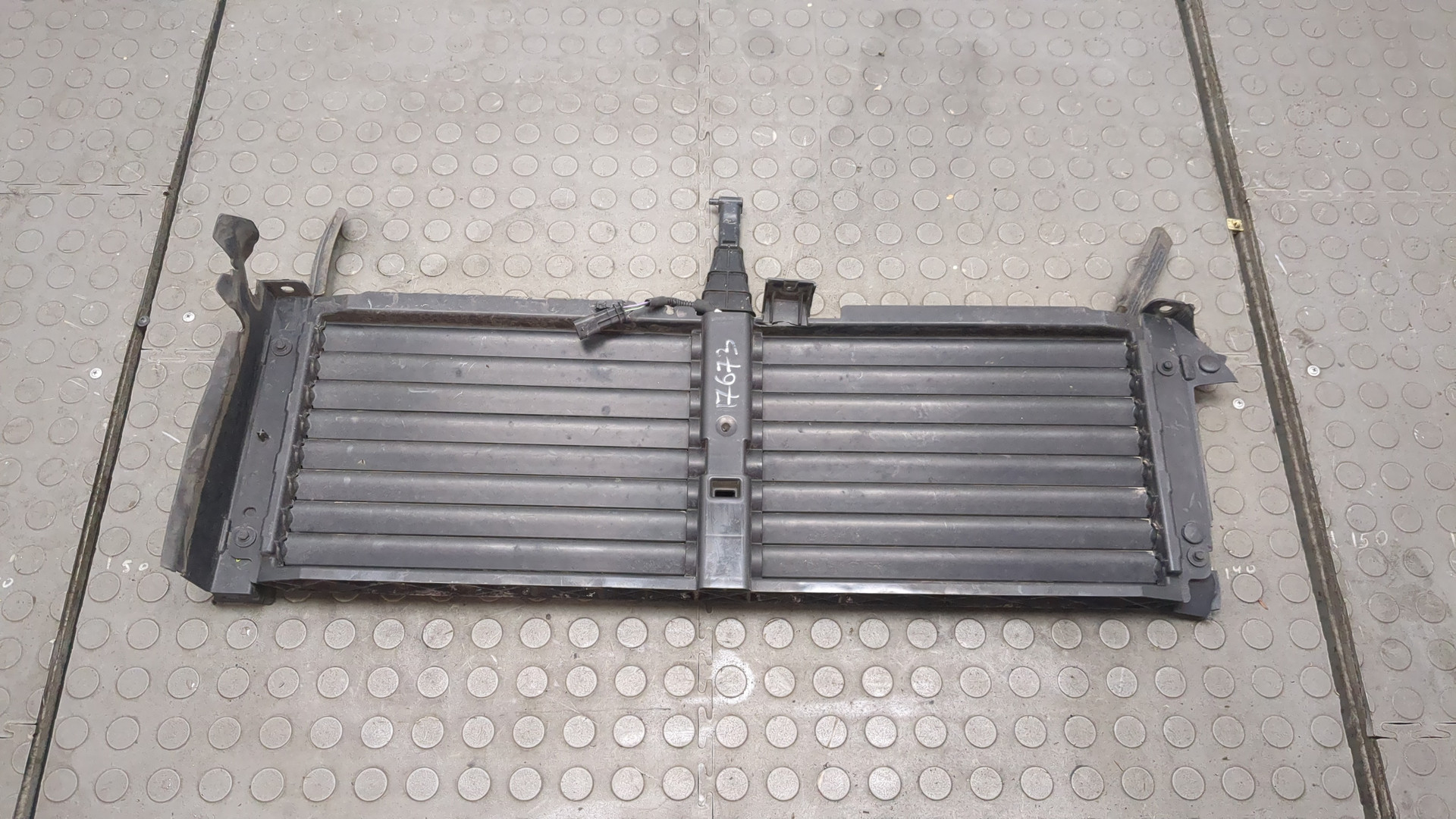 Жалюзи (воздуховод) бампера переднего