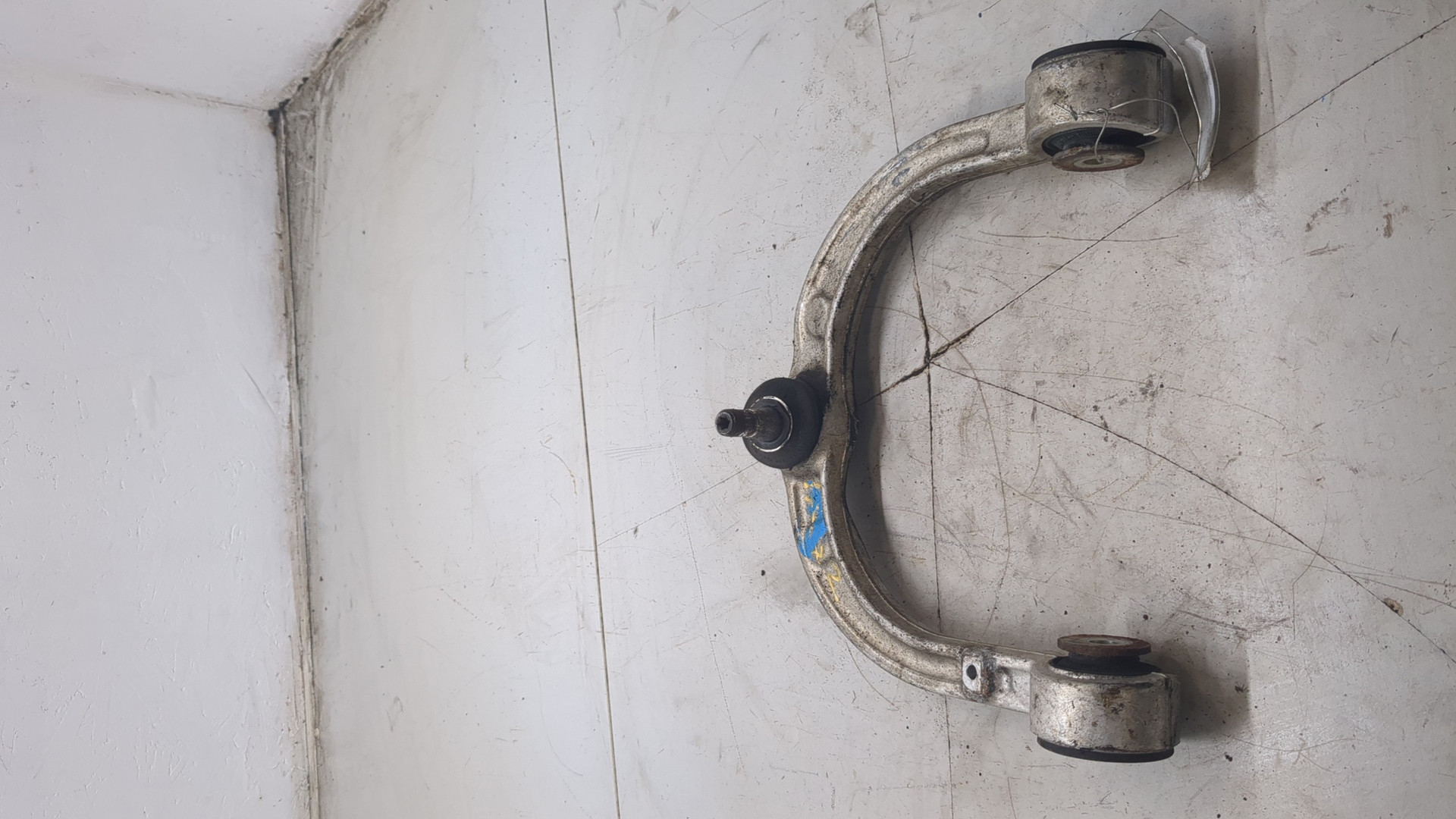 Рычаг передний левый