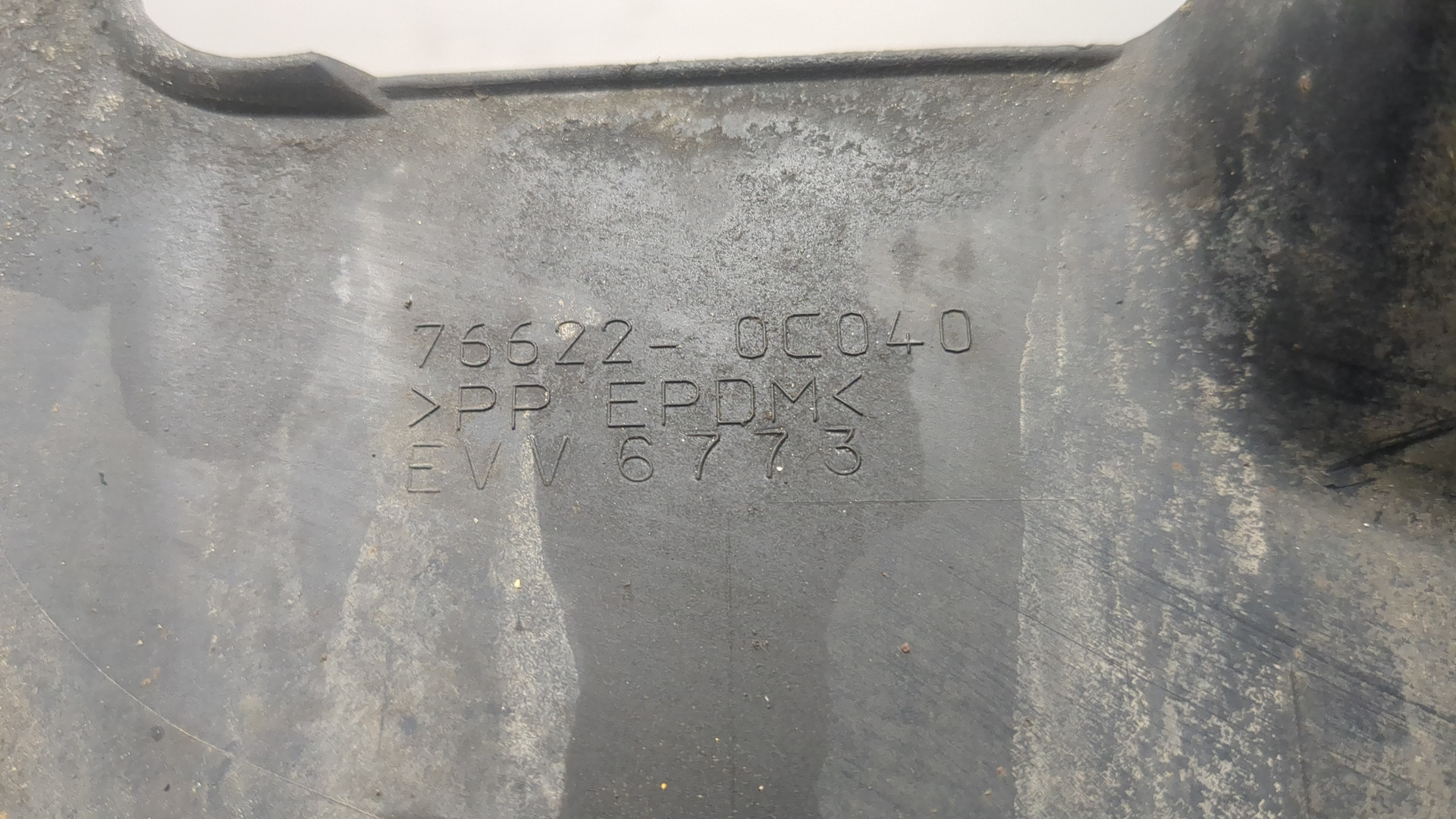 Брызговик передний левый