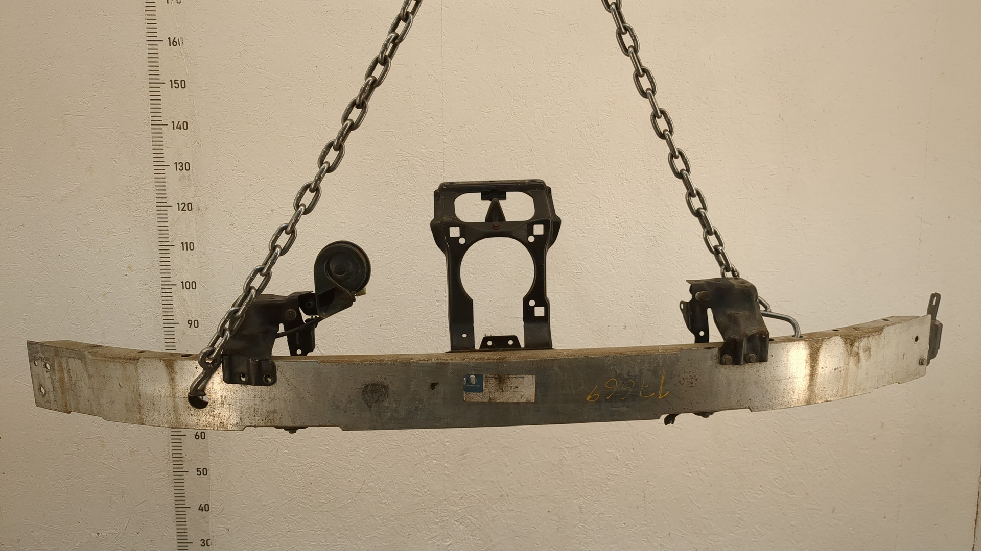 Усилитель переднего бампера