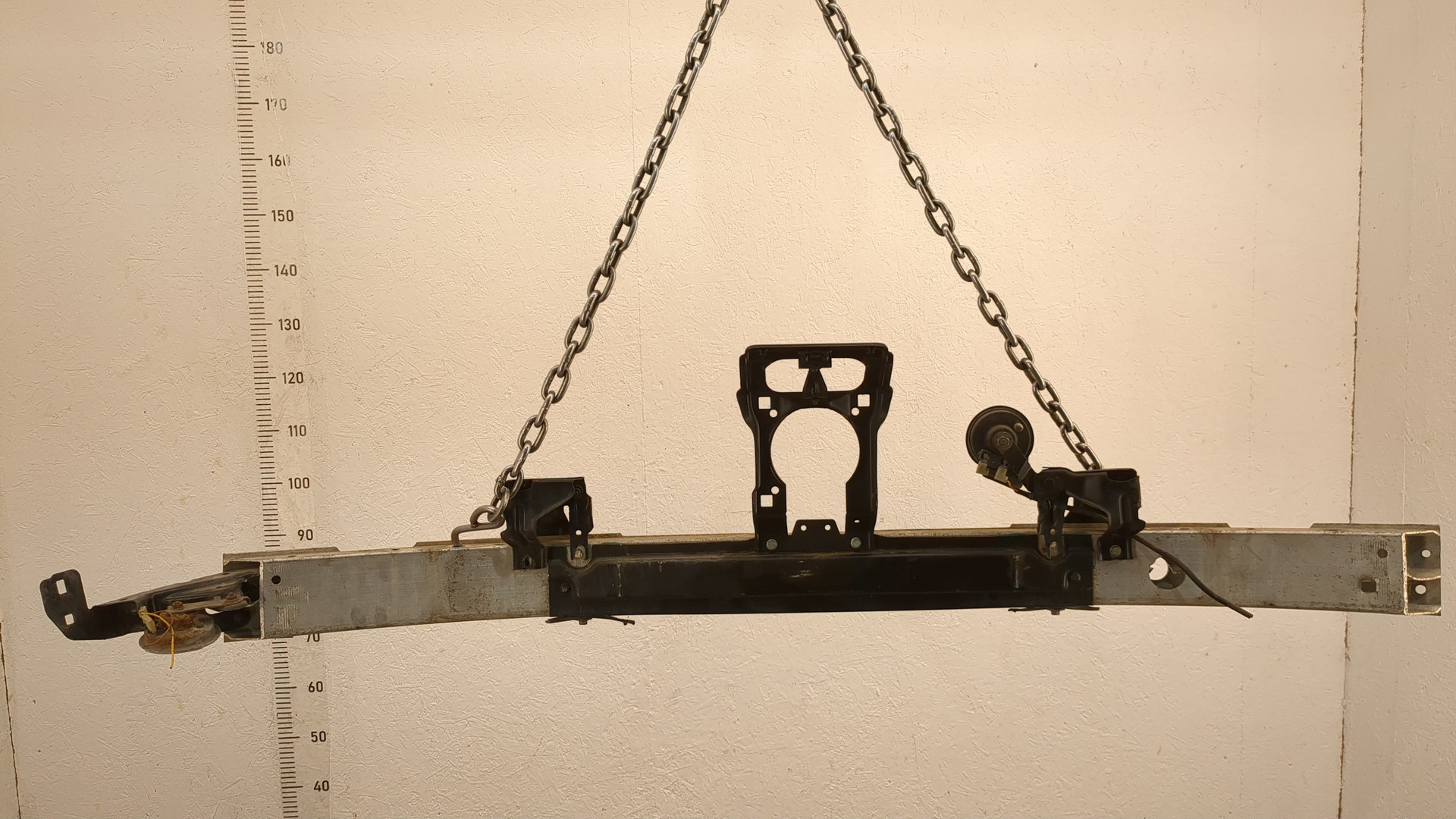 Усилитель переднего бампера