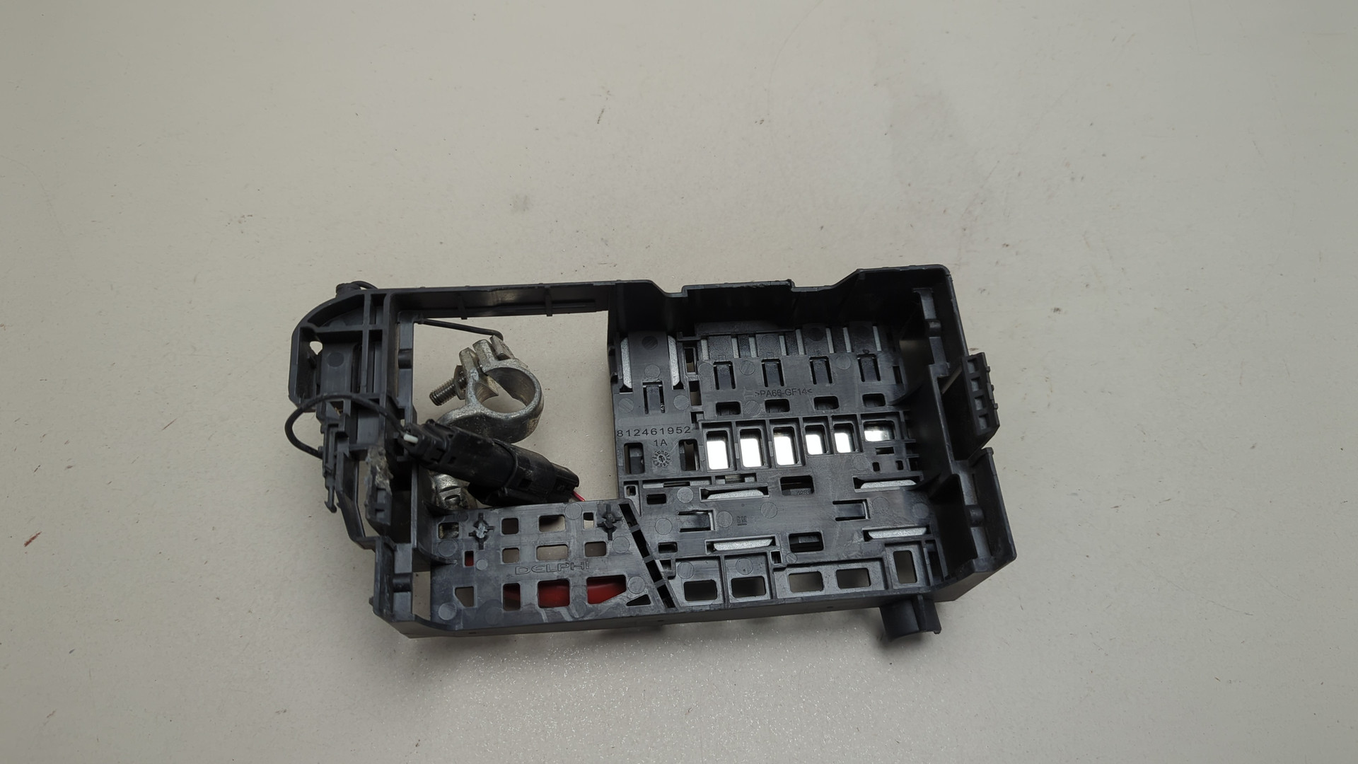 Клемма аккумулятора -