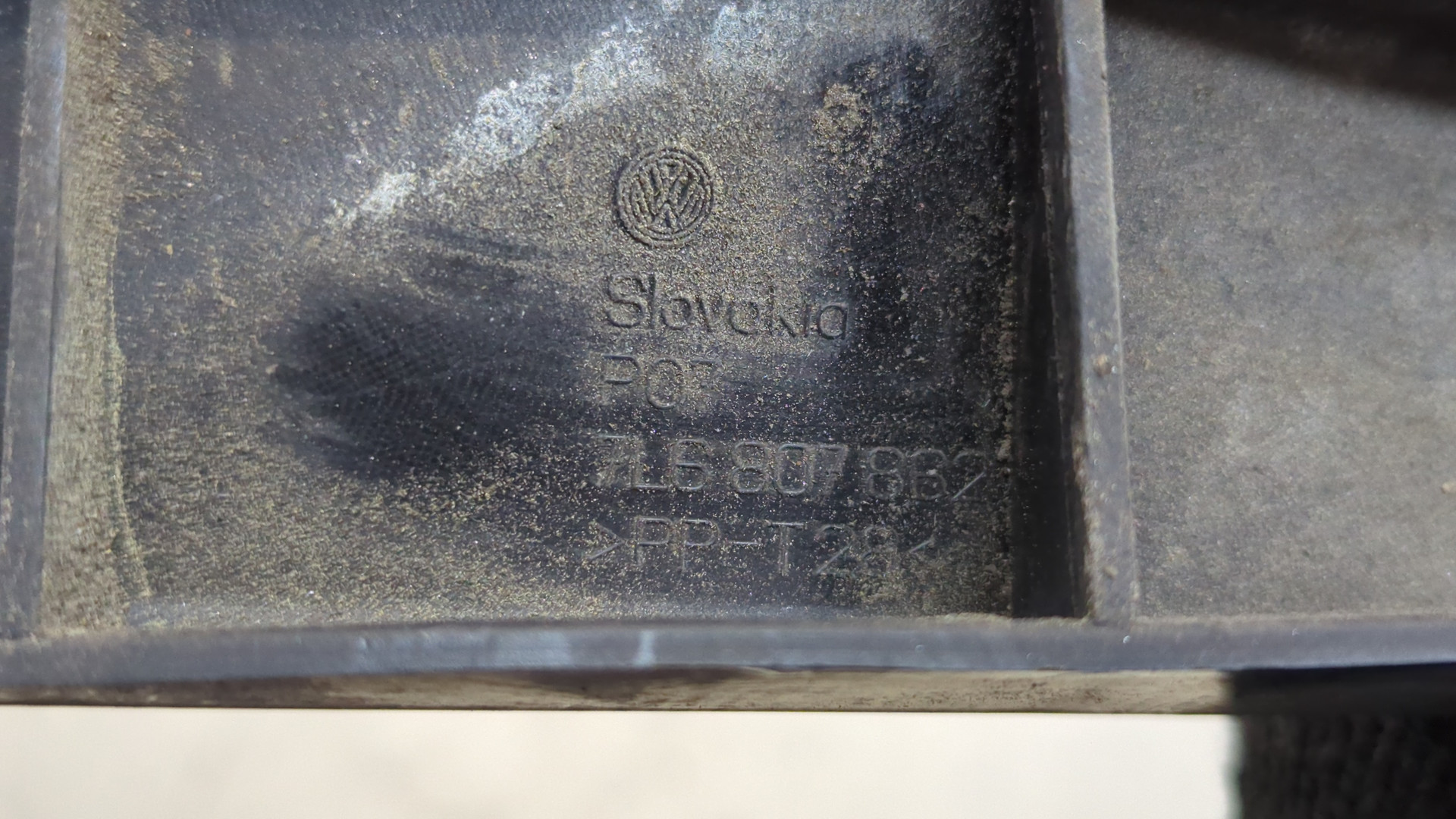 Кронштейн заднего бампера правый