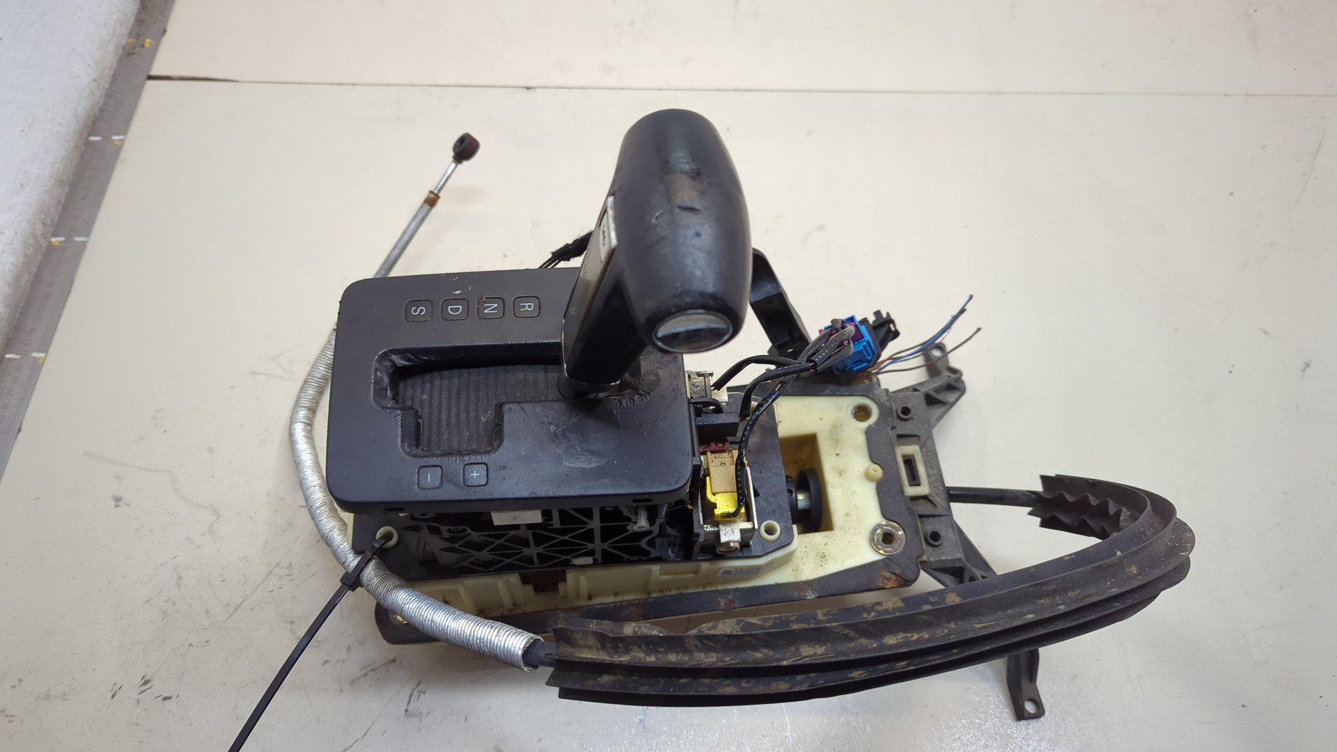 Кулиса МКПП / АКПП