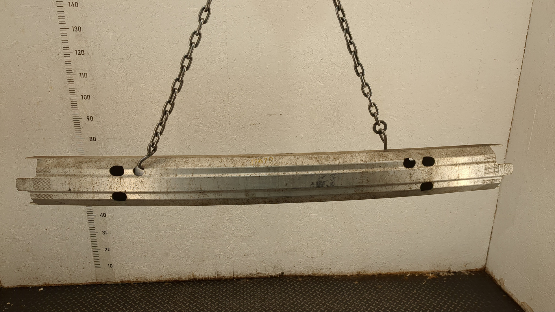 Усилитель переднего бампера