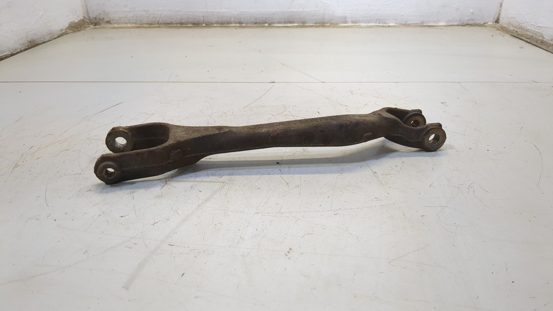 Рычаг задний правый