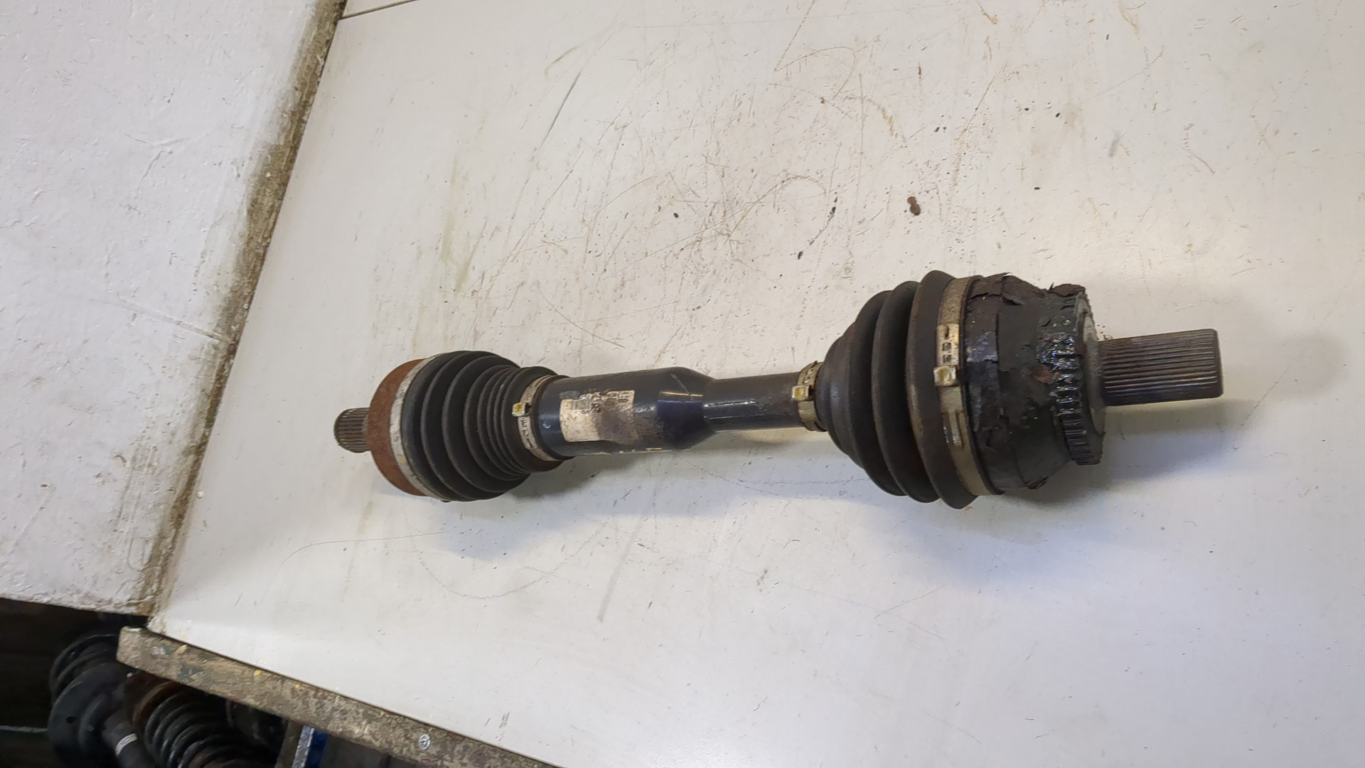 Полуось передняя левая