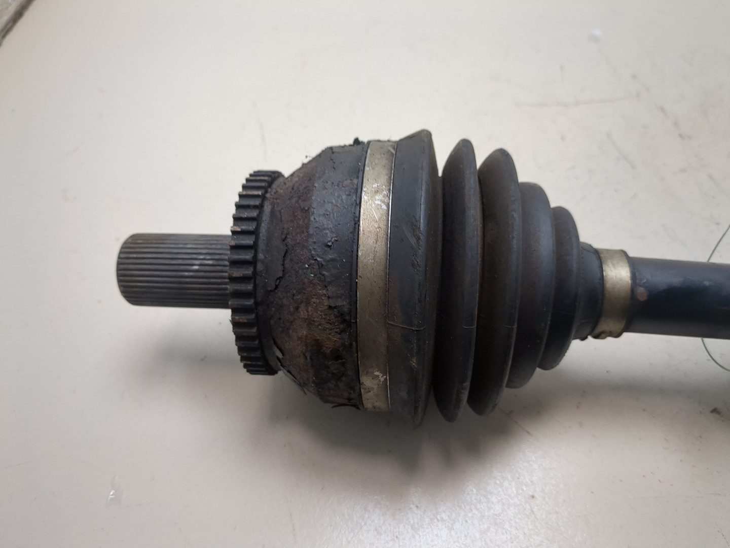 Полуось передняя левая