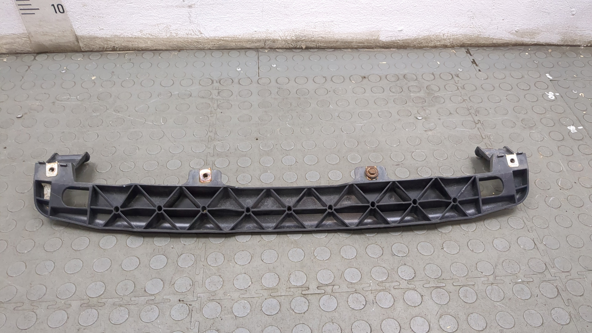 Кронштейн заднего бампера