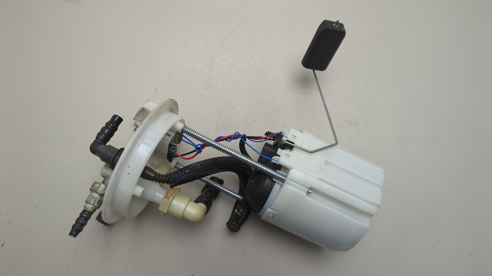 Насос топливный электрический