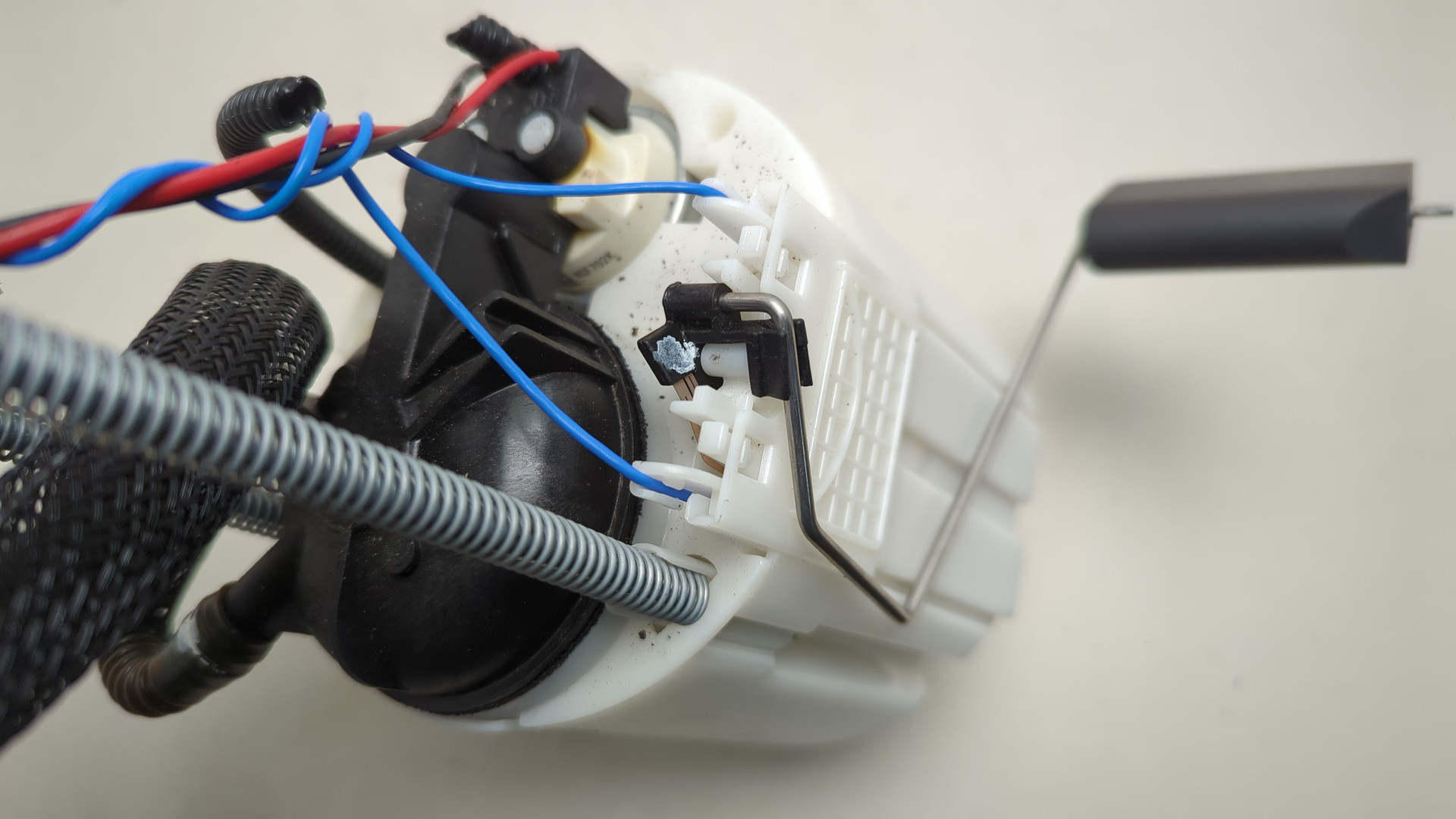 Насос топливный электрический