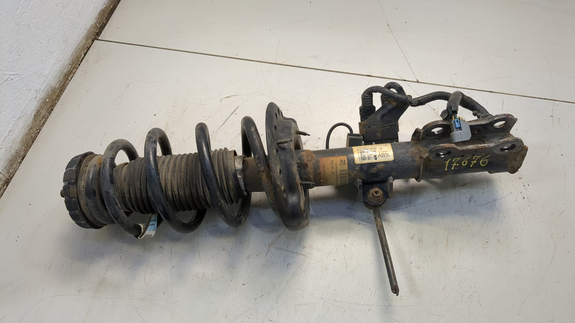 Амортизатор передний правый