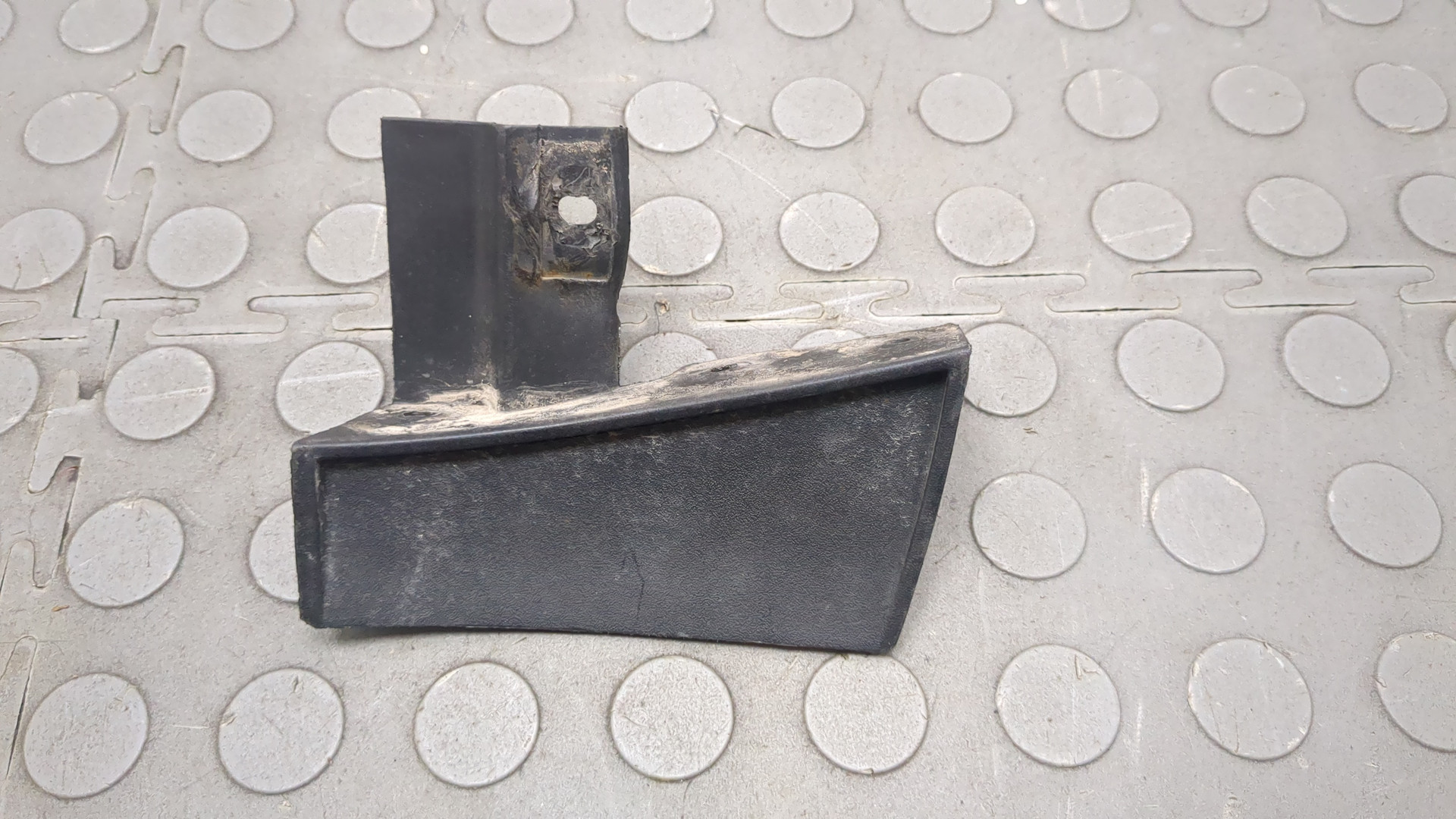 Брызговик задний левый