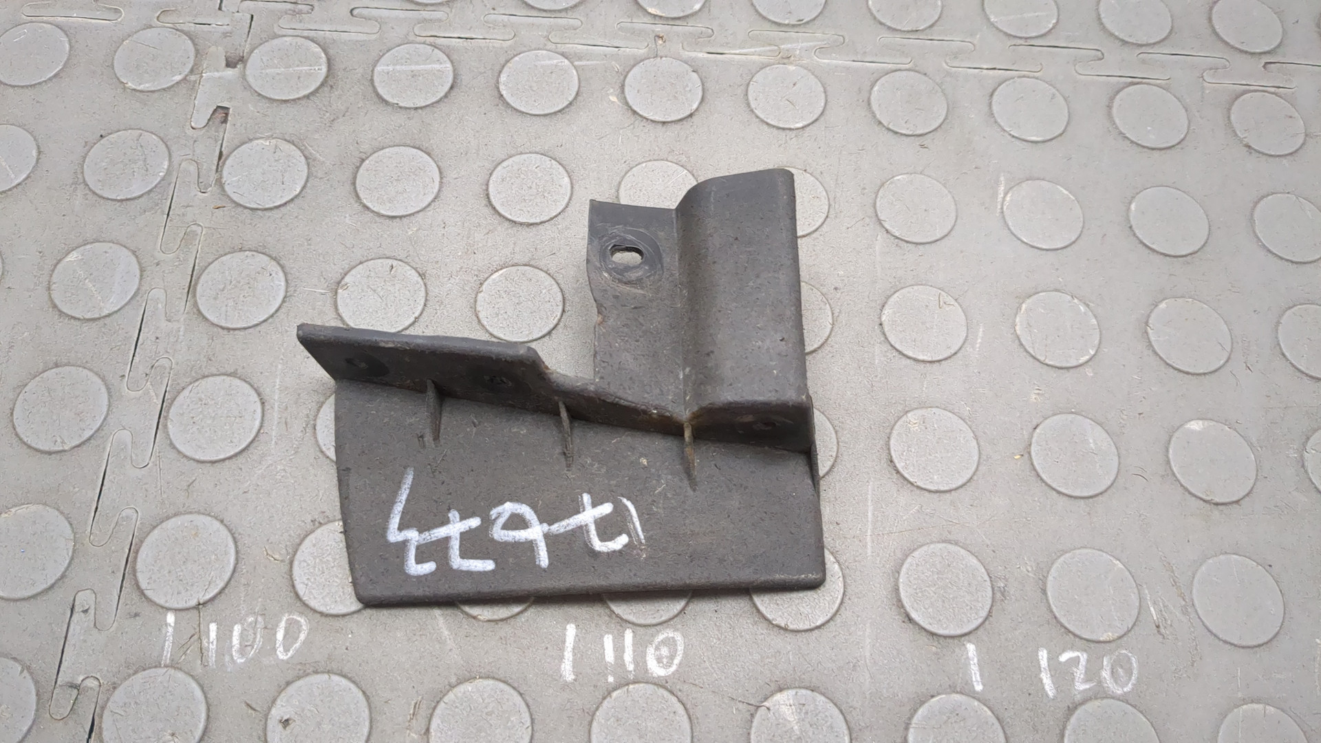 Брызговик задний левый