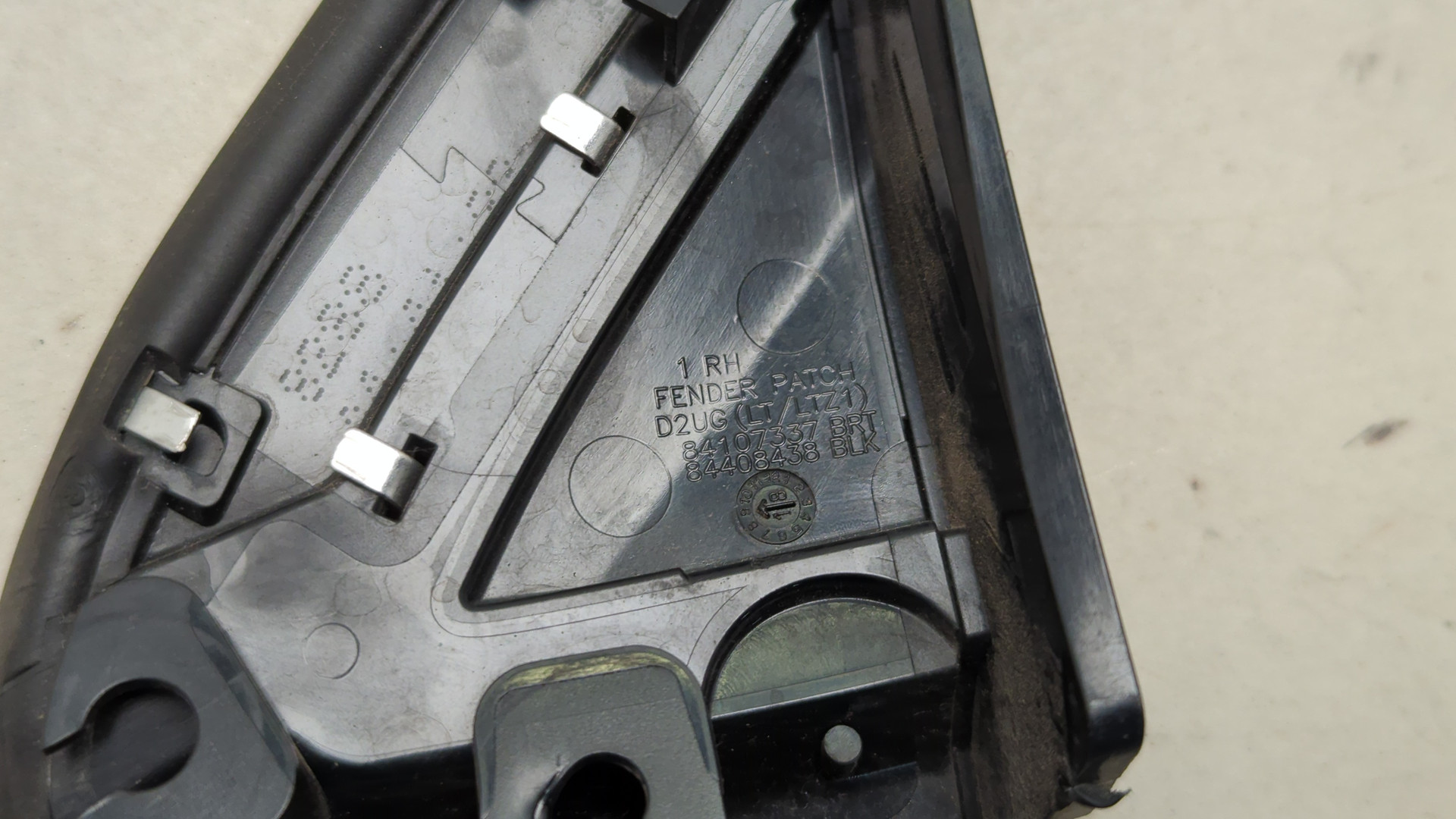 Накладка переднего крыла правого