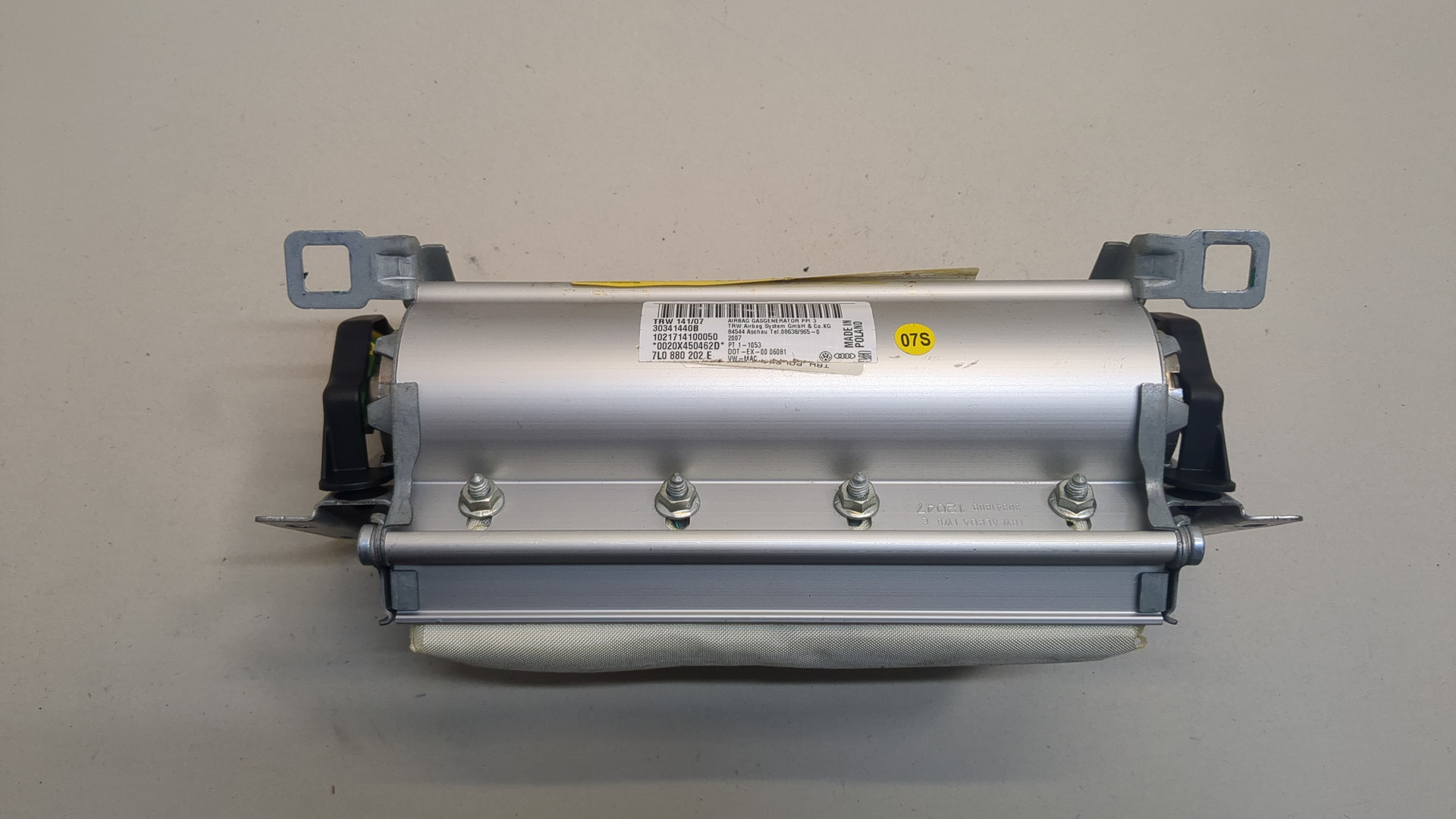 Подушка безопасности пассажирская (в торпедо)