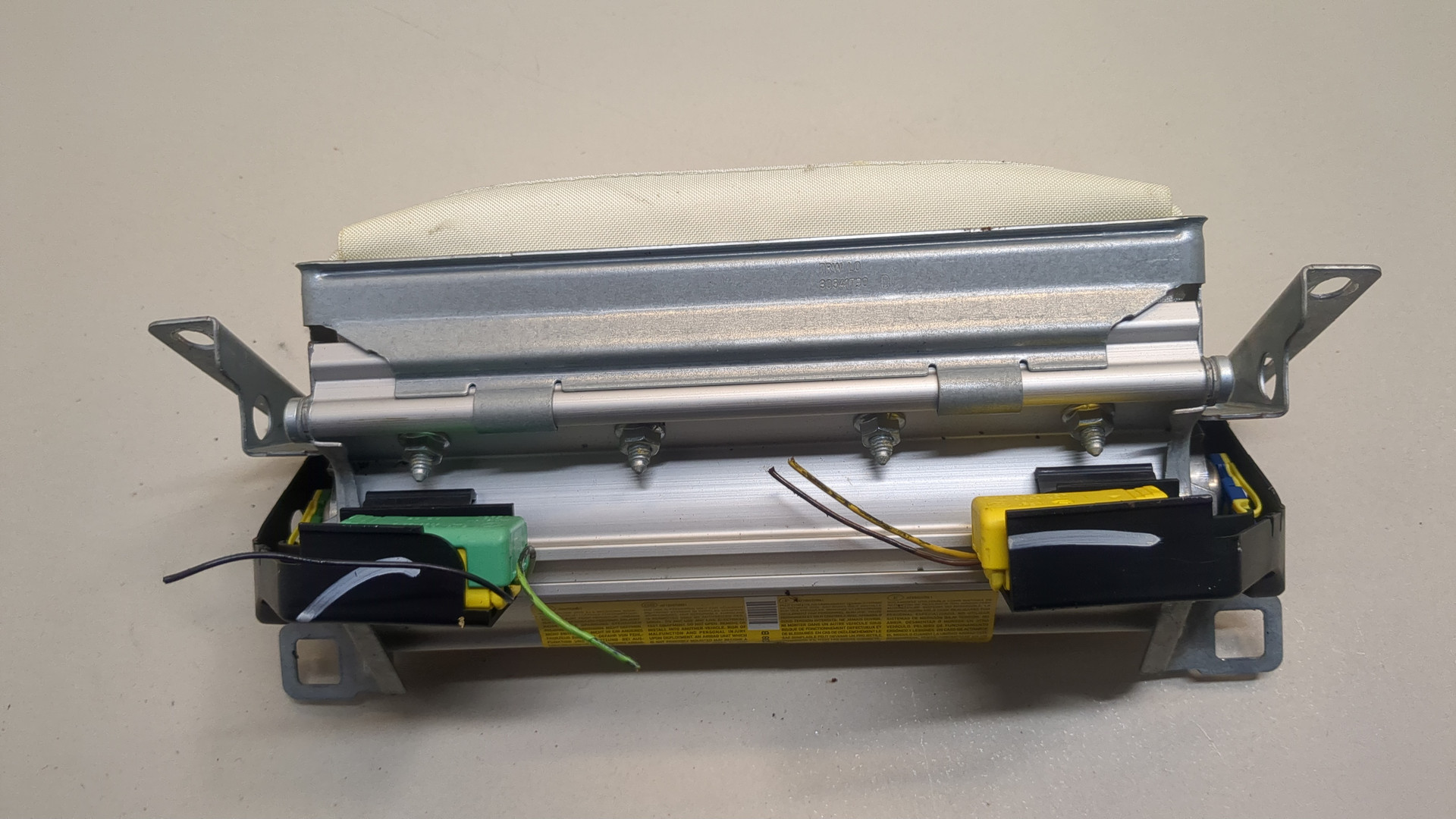 Подушка безопасности пассажирская (в торпедо)