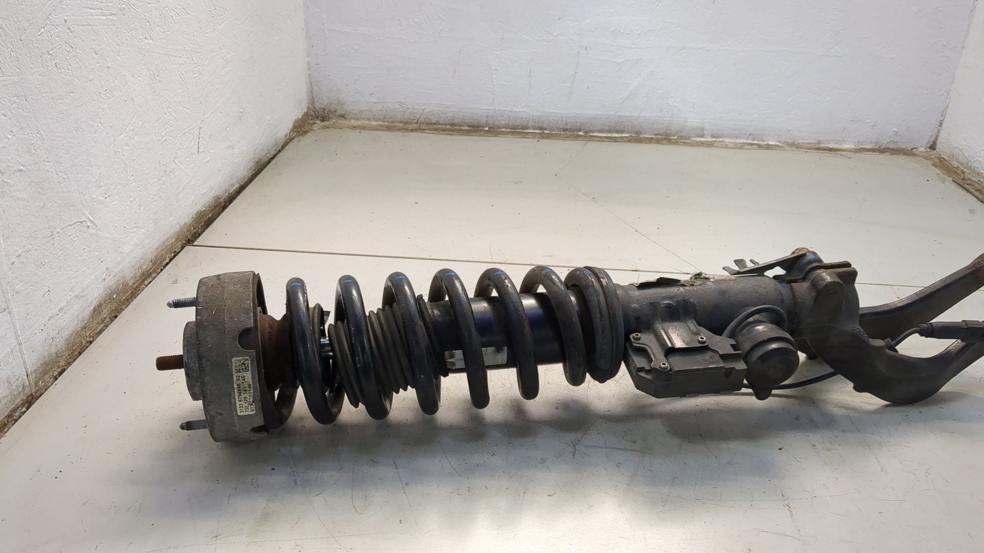 Амортизатор передний левый