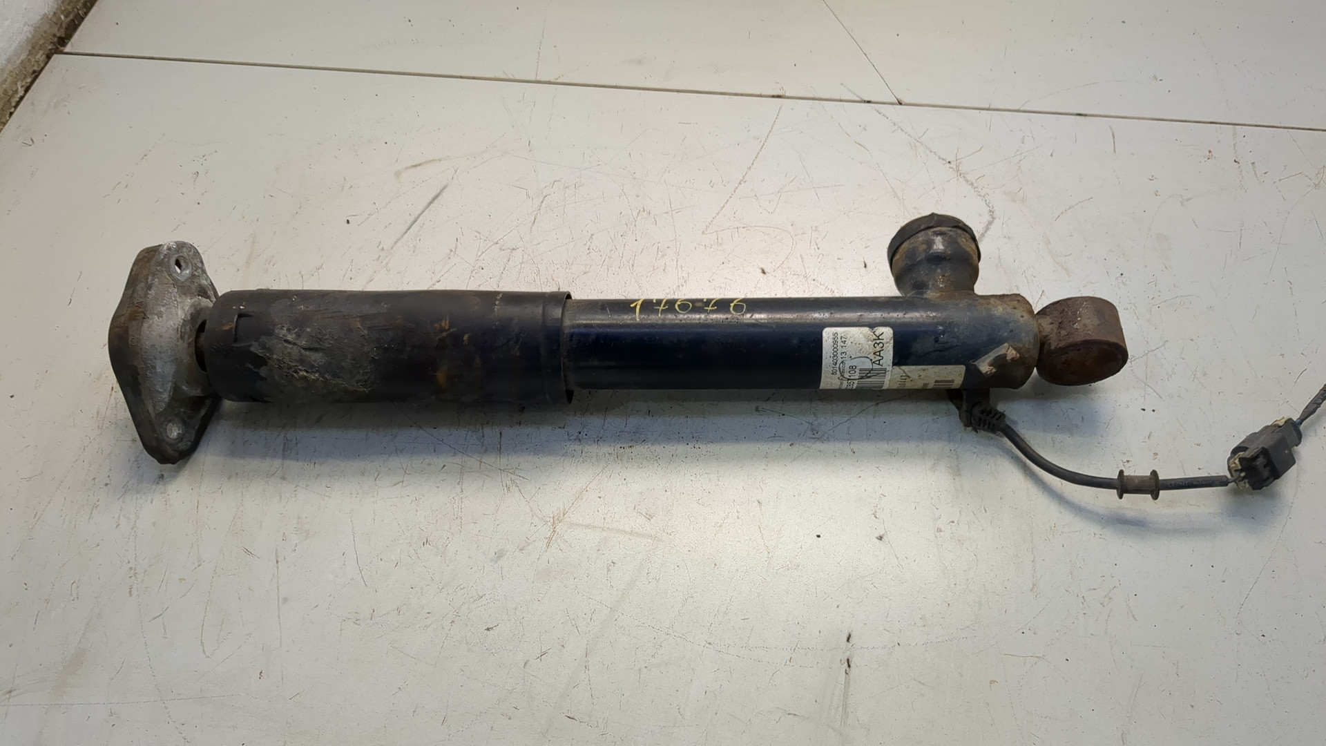 Амортизатор задний левый