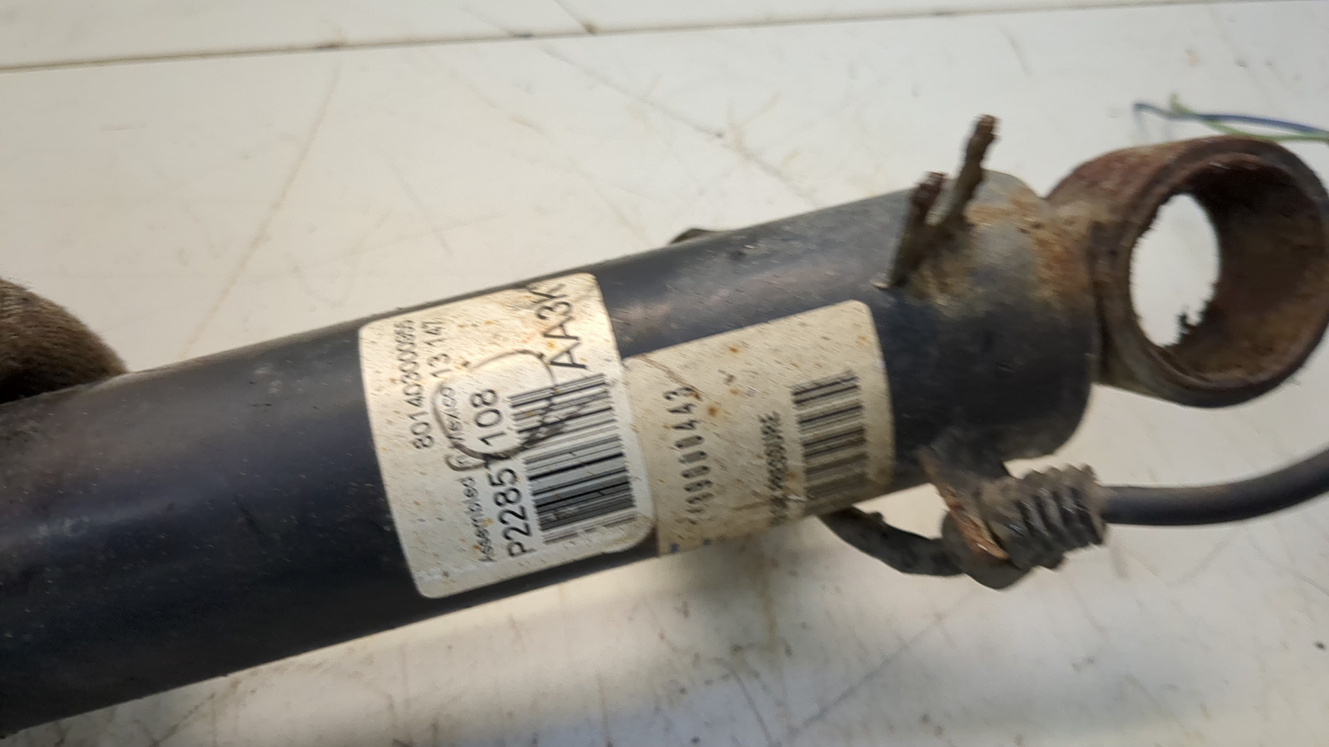 Амортизатор задний левый