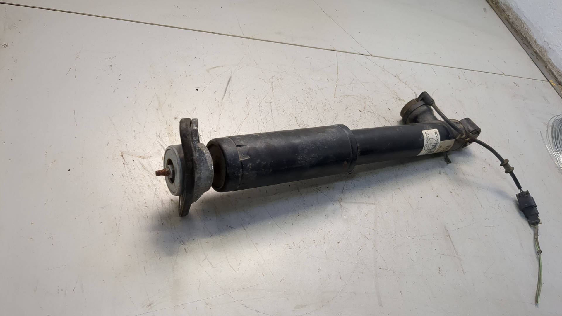 Амортизатор задний правый