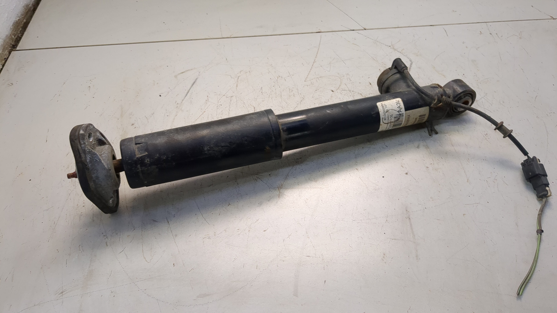 Амортизатор задний правый