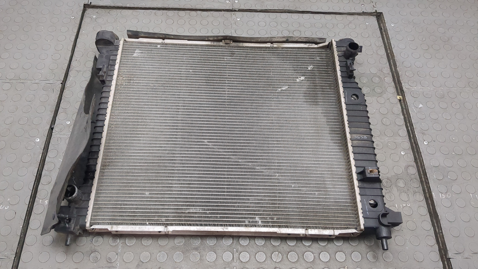 Радиатор охлаждения двигателя основной