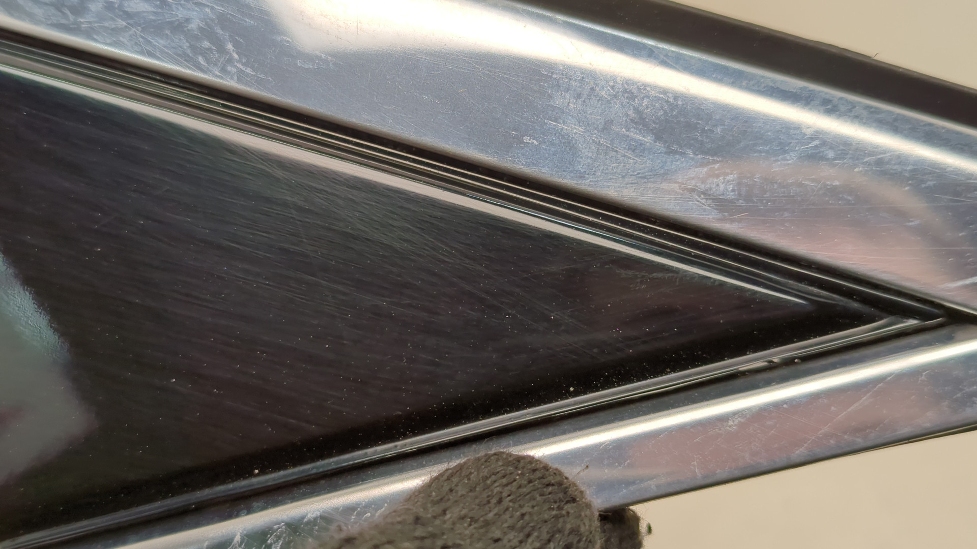 Накладка переднего крыла правого