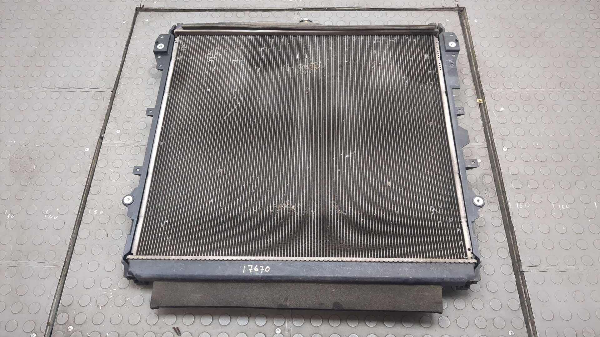 Радиатор охлаждения двигателя основной